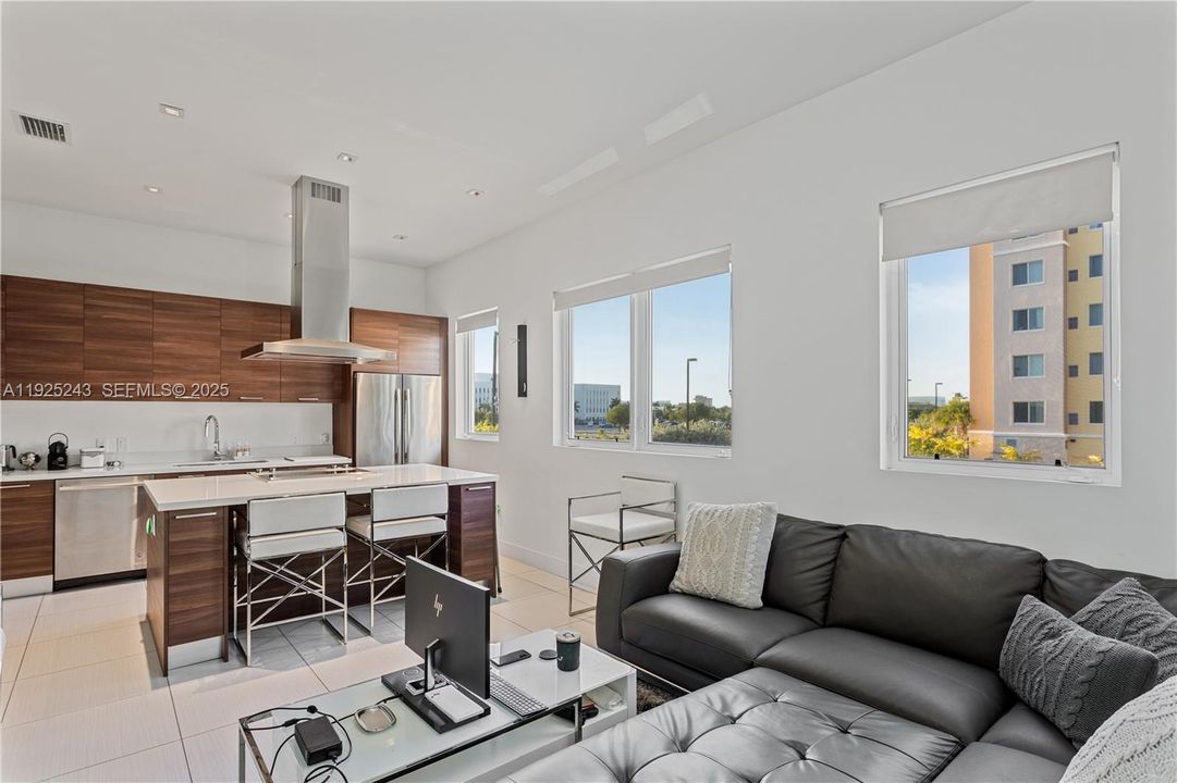 出租: $5,200 (4 贝兹, 3 浴室, 0 平方英尺)