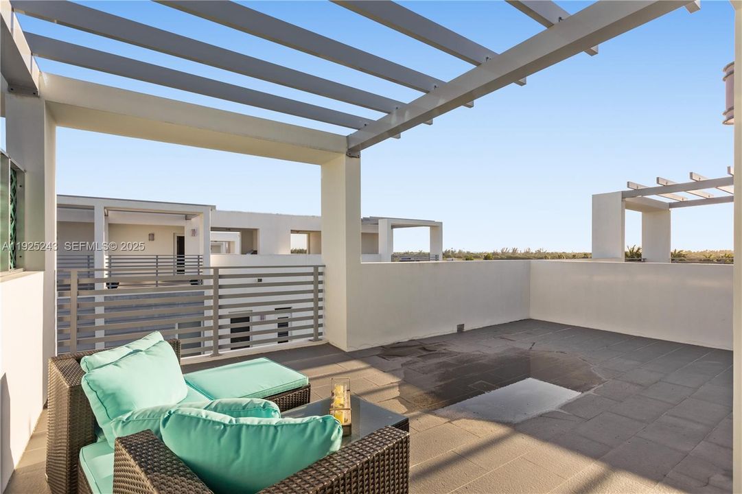 出租: $5,200 (4 贝兹, 3 浴室, 0 平方英尺)