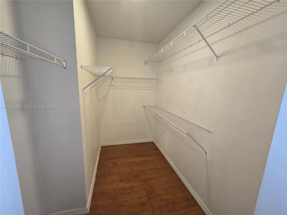 For Rent: $3,500 (3 beds, 2 baths, 1561 Square Feet)