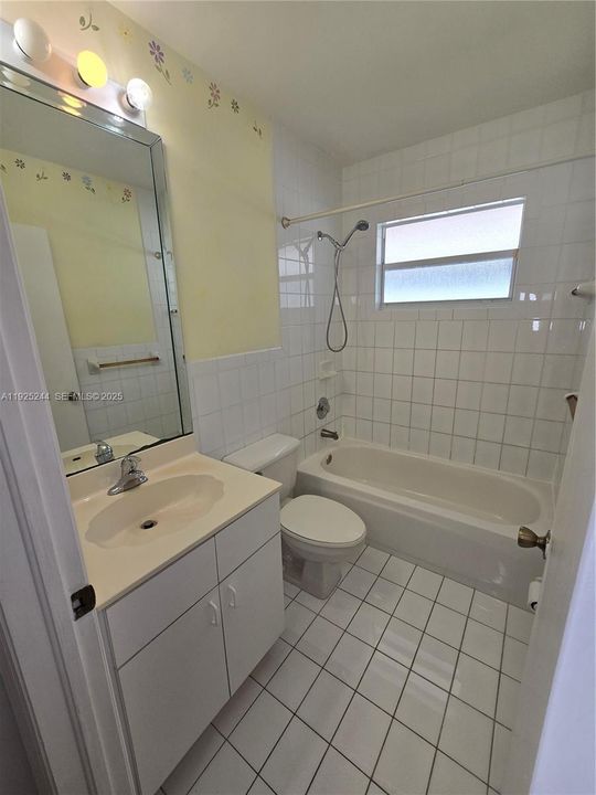 Active With Contract: $3,500 (3 beds, 2 baths, 1561 Square Feet)