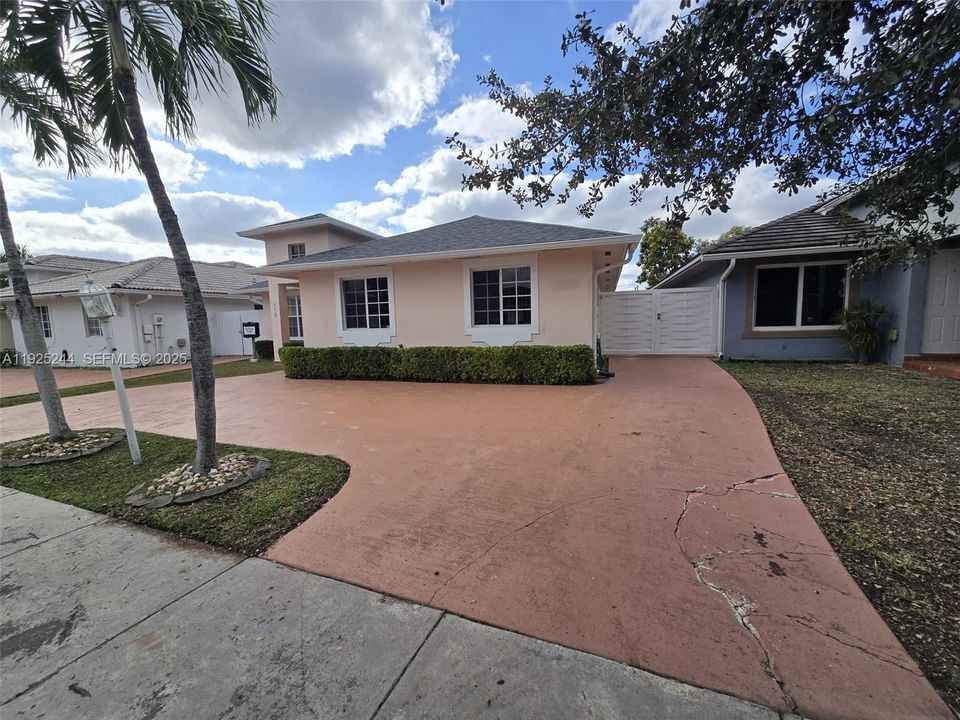 For Rent: $3,500 (3 beds, 2 baths, 1561 Square Feet)