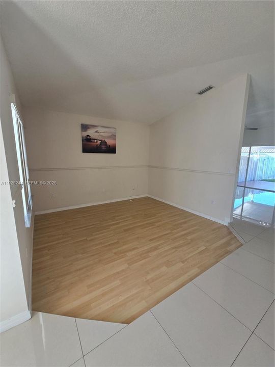 Active With Contract: $3,500 (3 beds, 2 baths, 1561 Square Feet)