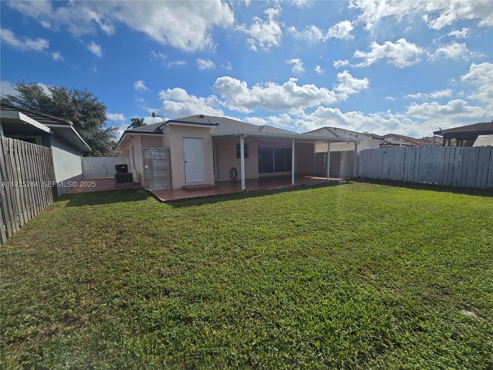 Active With Contract: $3,500 (3 beds, 2 baths, 1561 Square Feet)