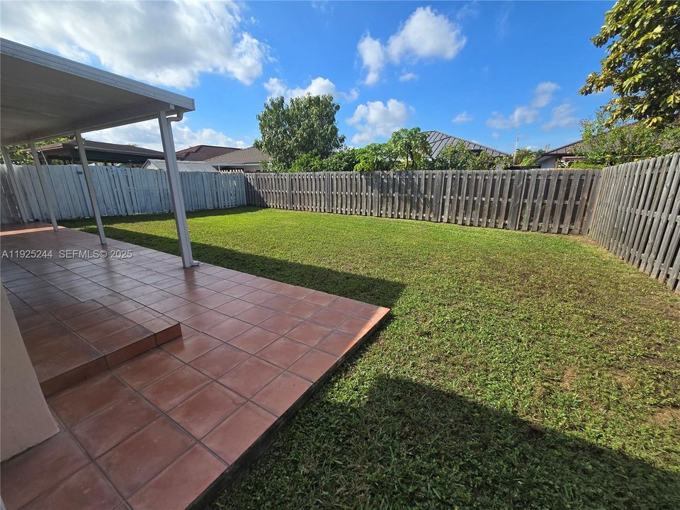 Active With Contract: $3,500 (3 beds, 2 baths, 1561 Square Feet)