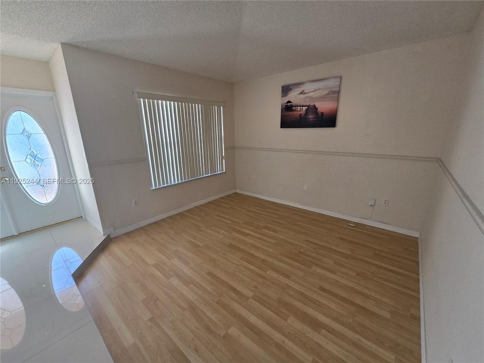 For Rent: $3,500 (3 beds, 2 baths, 1561 Square Feet)