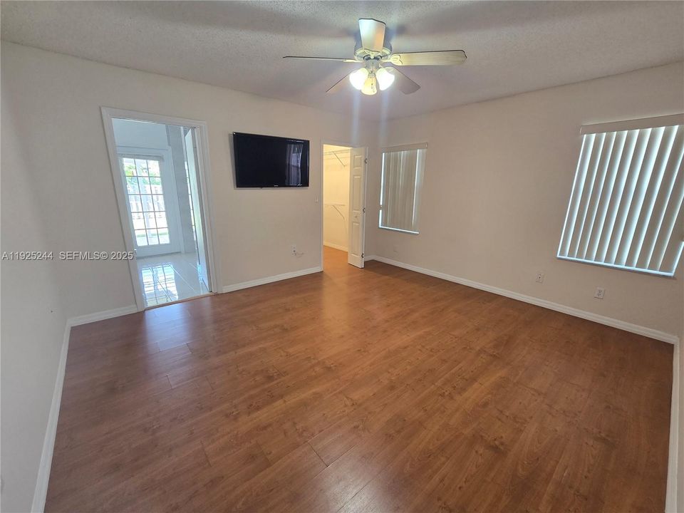For Rent: $3,500 (3 beds, 2 baths, 1561 Square Feet)