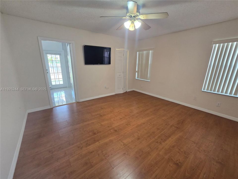 For Rent: $3,500 (3 beds, 2 baths, 1561 Square Feet)