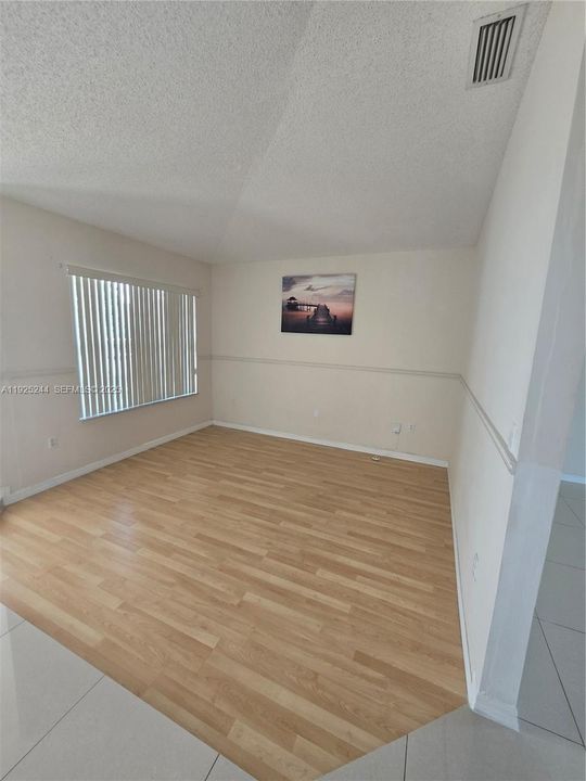 Active With Contract: $3,500 (3 beds, 2 baths, 1561 Square Feet)