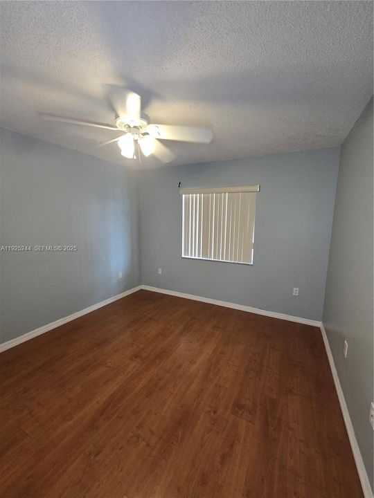 Active With Contract: $3,500 (3 beds, 2 baths, 1561 Square Feet)