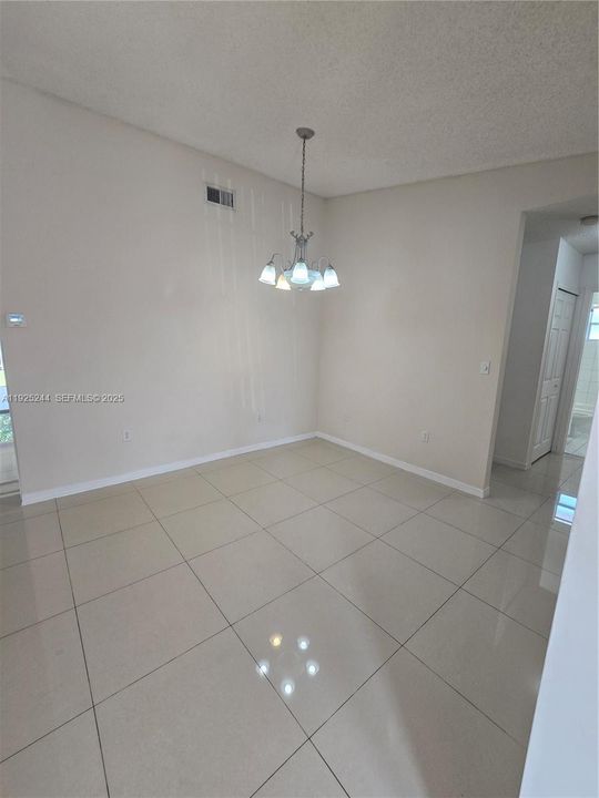 Active With Contract: $3,500 (3 beds, 2 baths, 1561 Square Feet)
