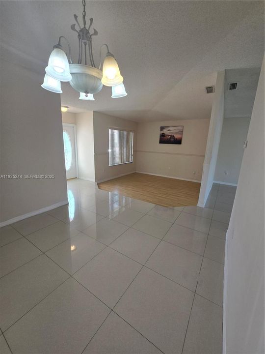 Active With Contract: $3,500 (3 beds, 2 baths, 1561 Square Feet)
