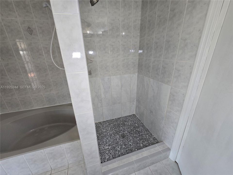 For Rent: $3,500 (3 beds, 2 baths, 1561 Square Feet)