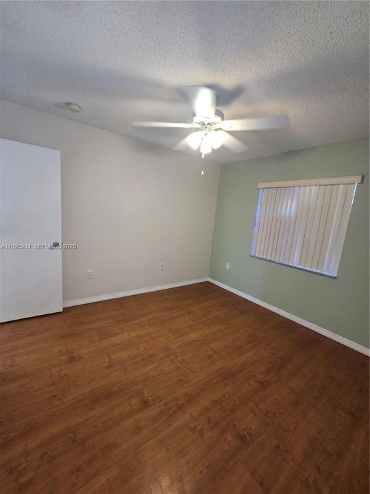 Active With Contract: $3,500 (3 beds, 2 baths, 1561 Square Feet)