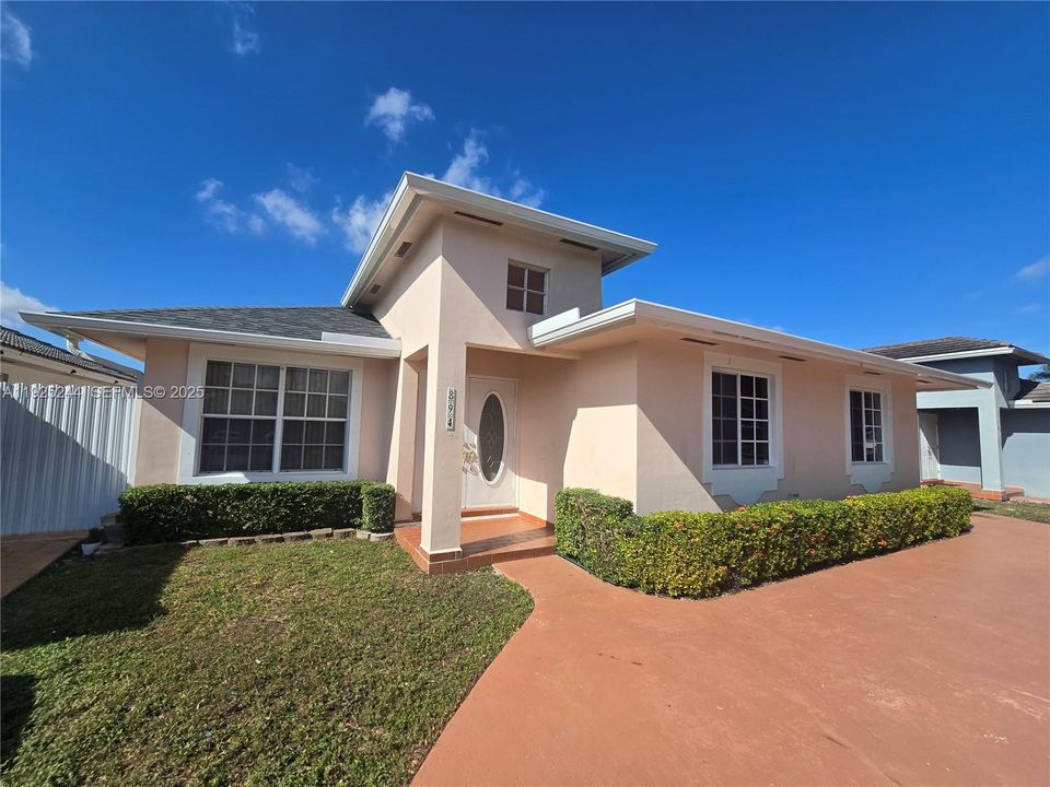 For Rent: $3,500 (3 beds, 2 baths, 1561 Square Feet)