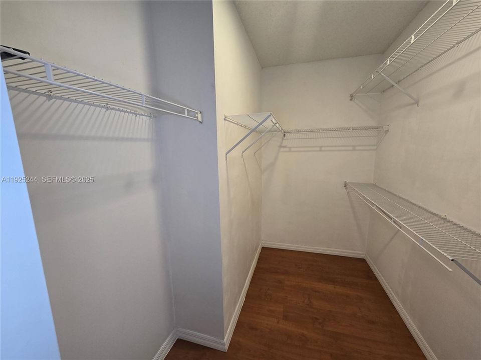 For Rent: $3,500 (3 beds, 2 baths, 1561 Square Feet)