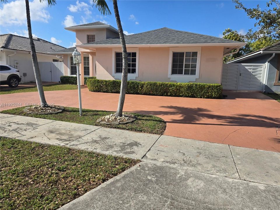 For Rent: $3,500 (3 beds, 2 baths, 1561 Square Feet)