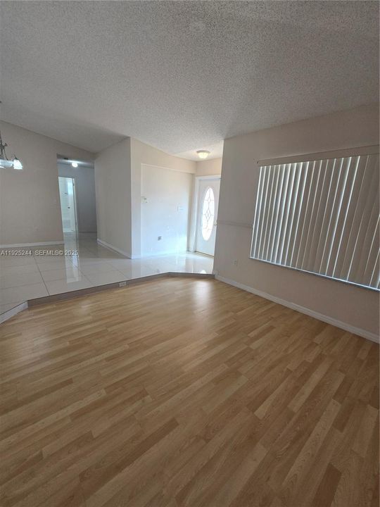 Active With Contract: $3,500 (3 beds, 2 baths, 1561 Square Feet)