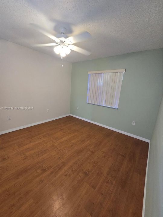 Active With Contract: $3,500 (3 beds, 2 baths, 1561 Square Feet)