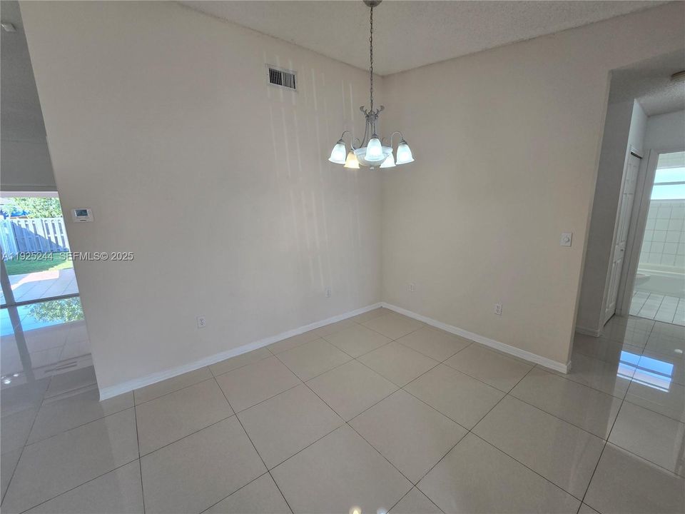 For Rent: $3,500 (3 beds, 2 baths, 1561 Square Feet)