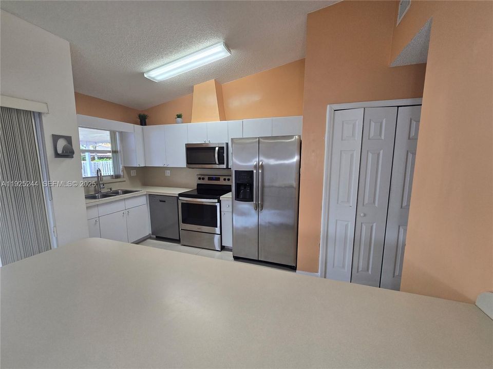 For Rent: $3,500 (3 beds, 2 baths, 1561 Square Feet)