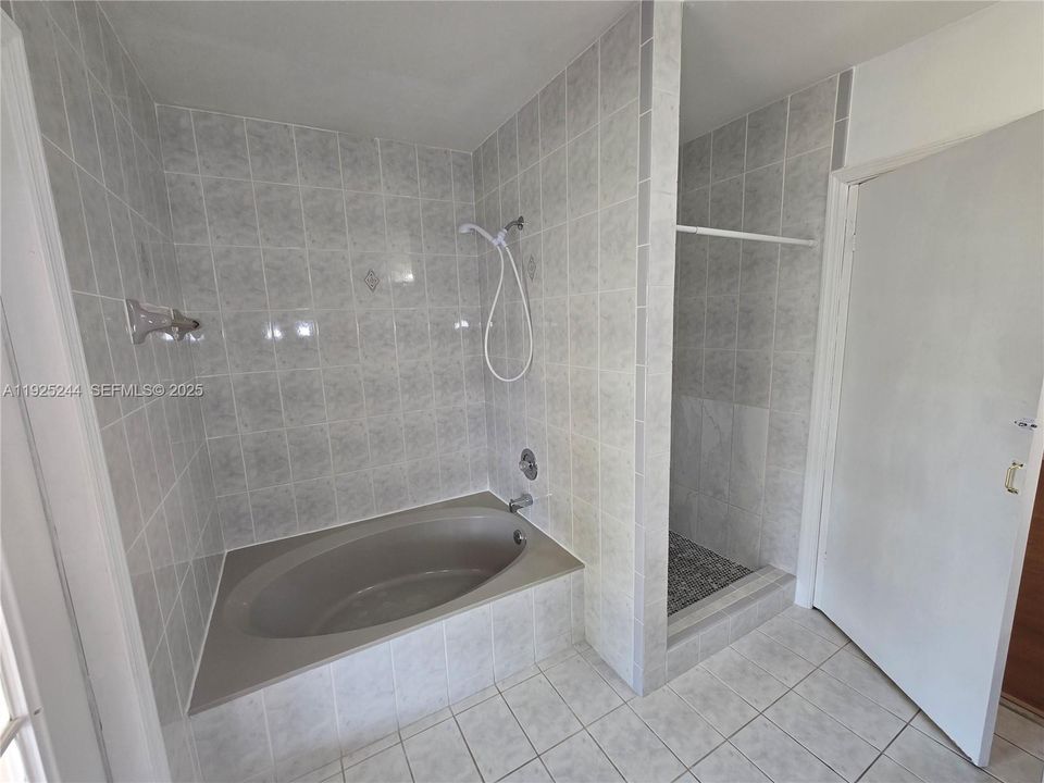 For Rent: $3,500 (3 beds, 2 baths, 1561 Square Feet)