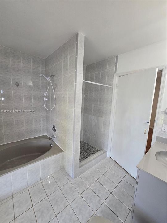 Active With Contract: $3,500 (3 beds, 2 baths, 1561 Square Feet)