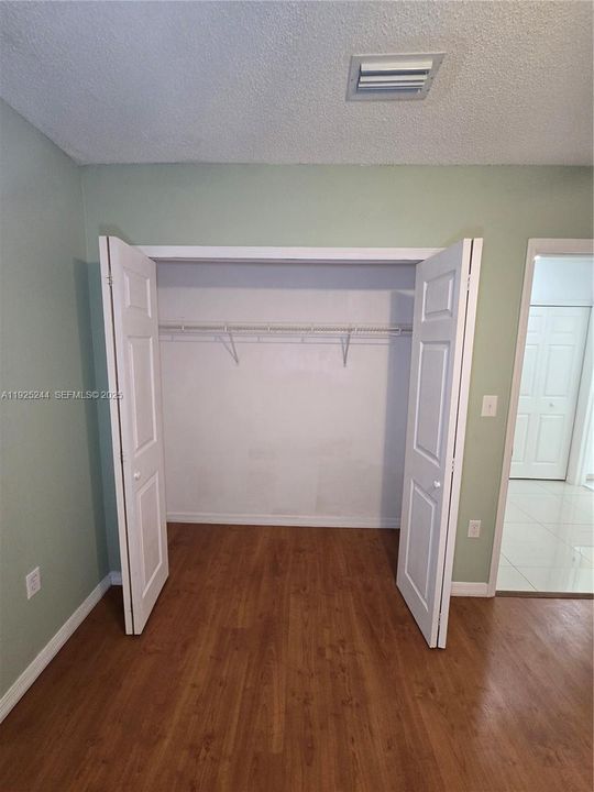 Active With Contract: $3,500 (3 beds, 2 baths, 1561 Square Feet)