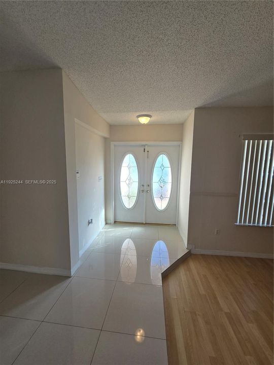 Active With Contract: $3,500 (3 beds, 2 baths, 1561 Square Feet)