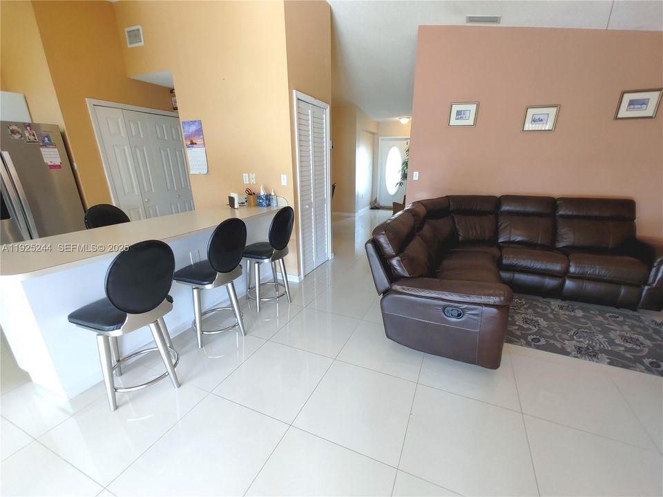 For Rent: $3,500 (3 beds, 2 baths, 1561 Square Feet)