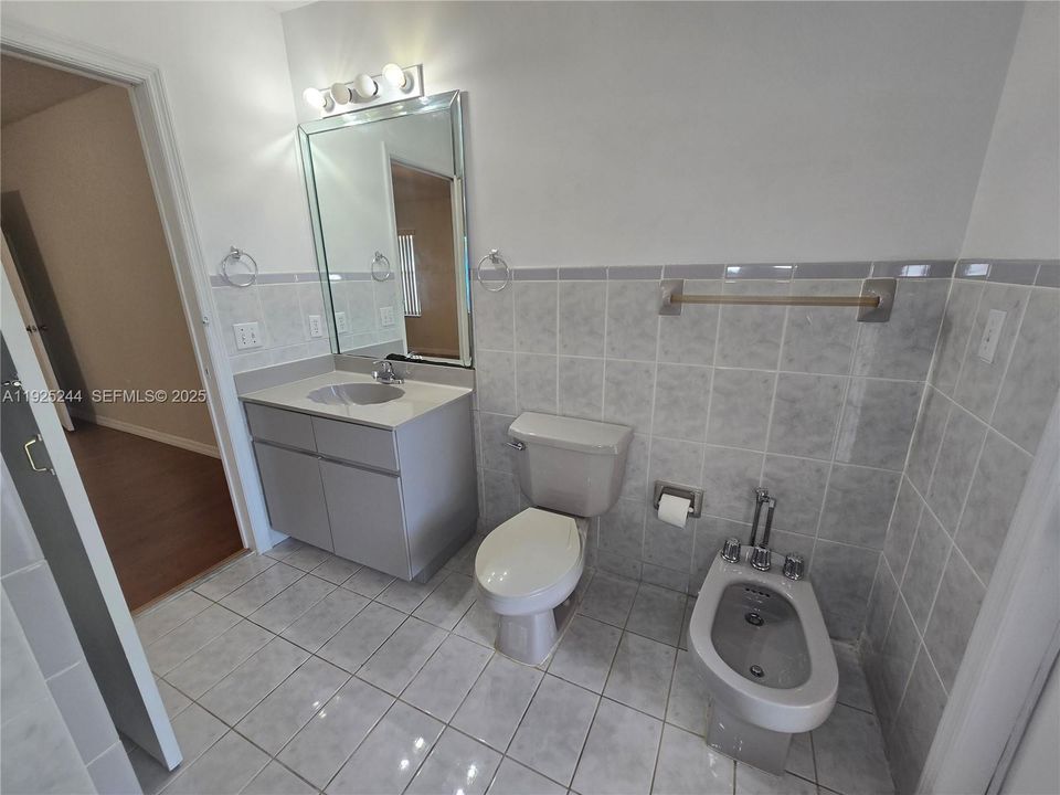 For Rent: $3,500 (3 beds, 2 baths, 1561 Square Feet)