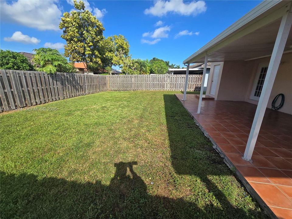 Active With Contract: $3,500 (3 beds, 2 baths, 1561 Square Feet)