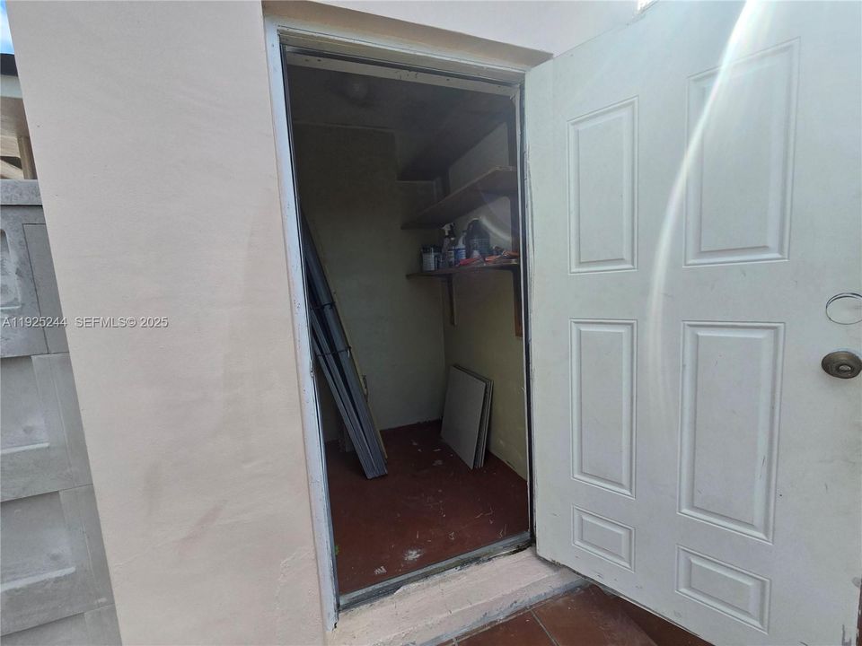 Active With Contract: $3,500 (3 beds, 2 baths, 1561 Square Feet)