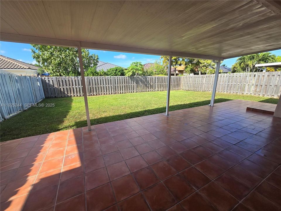 Active With Contract: $3,500 (3 beds, 2 baths, 1561 Square Feet)