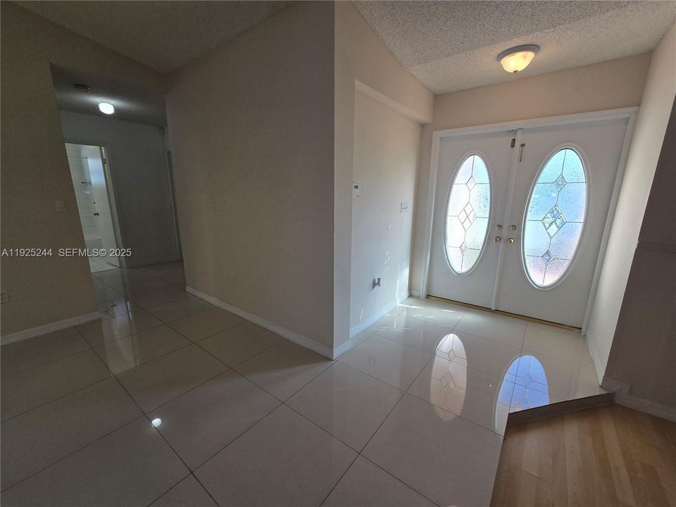 For Rent: $3,500 (3 beds, 2 baths, 1561 Square Feet)