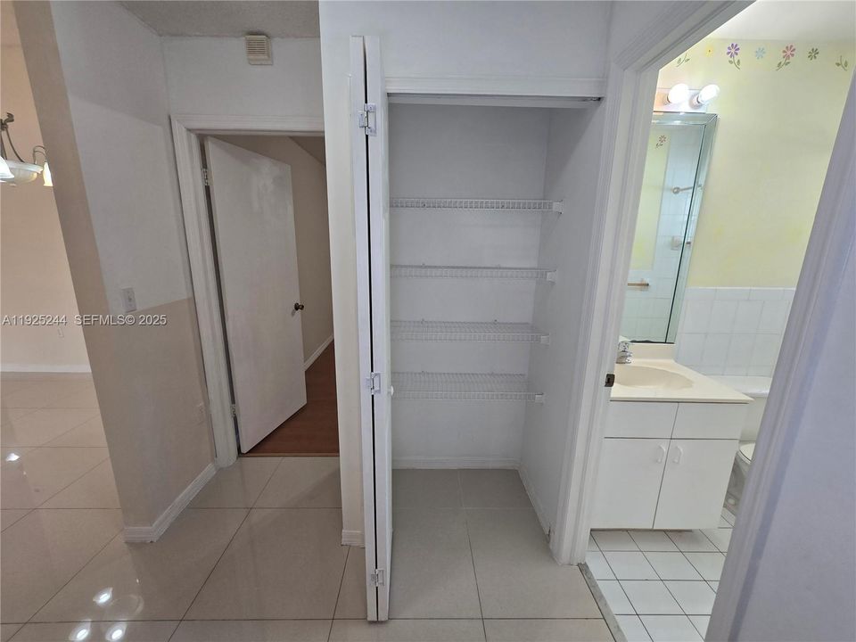 For Rent: $3,500 (3 beds, 2 baths, 1561 Square Feet)