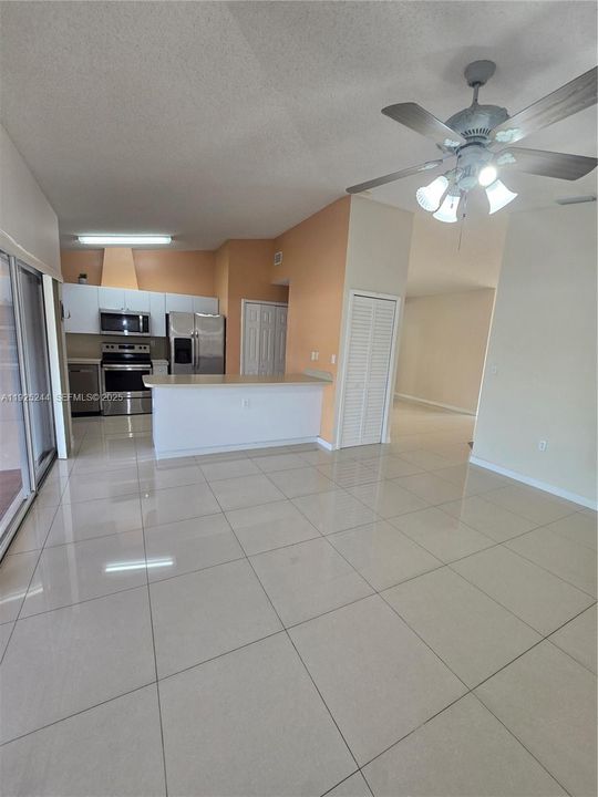 Active With Contract: $3,500 (3 beds, 2 baths, 1561 Square Feet)