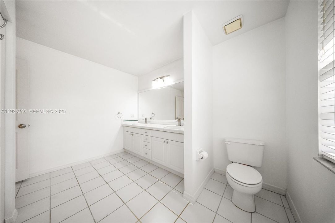 For Sale: $850,000 (3 beds, 2 baths, 1968 Square Feet)