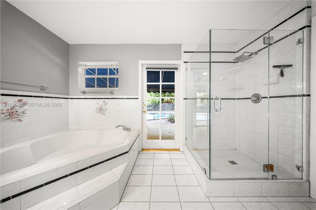 For Sale: $850,000 (3 beds, 2 baths, 1968 Square Feet)