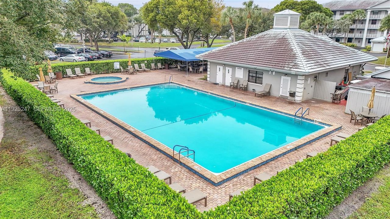 For Sale: $244,900 (2 beds, 2 baths, 1385 Square Feet)