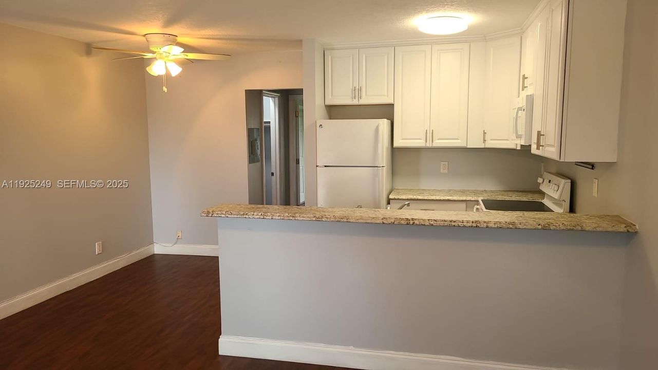 For Rent: $1,400 (1 beds, 1 baths, 570 Square Feet)