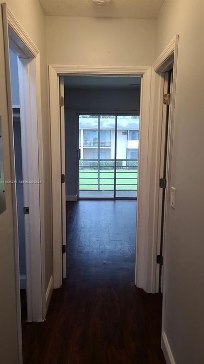 For Rent: $1,400 (1 beds, 1 baths, 570 Square Feet)
