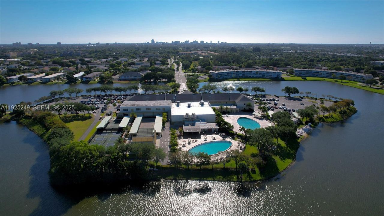 For Rent: $1,400 (1 beds, 1 baths, 570 Square Feet)