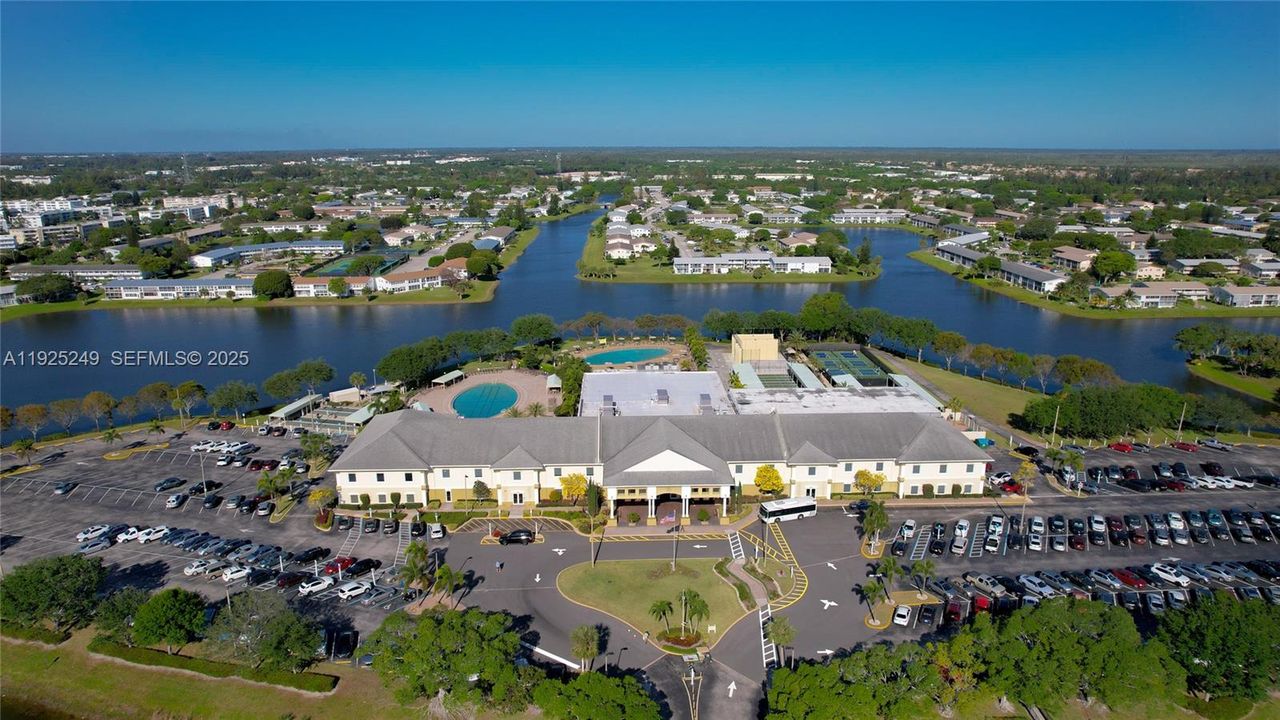 For Rent: $1,400 (1 beds, 1 baths, 570 Square Feet)