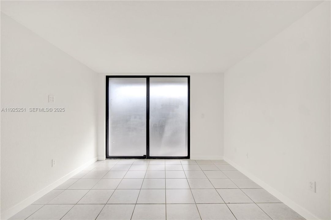 For Rent: $2,100 (2 beds, 1 baths, 760 Square Feet)