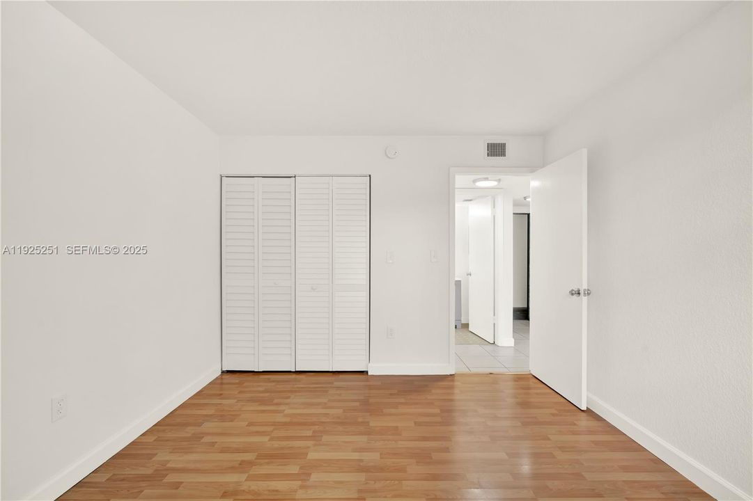 For Rent: $2,100 (2 beds, 1 baths, 760 Square Feet)