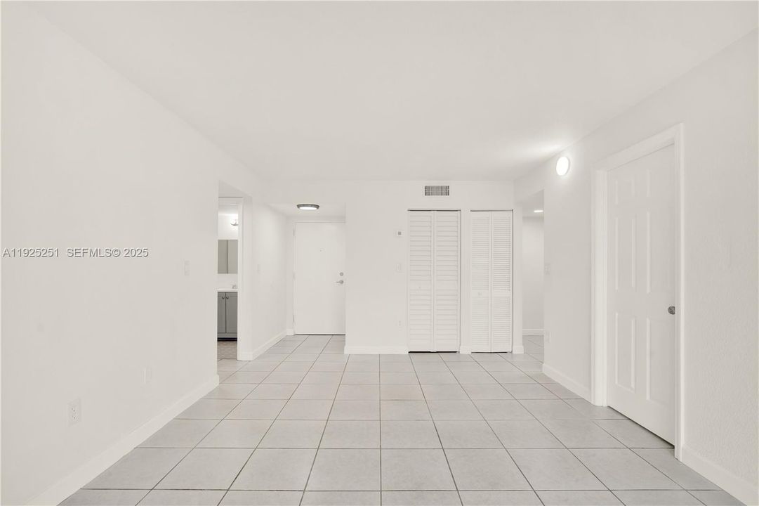 For Rent: $2,100 (2 beds, 1 baths, 760 Square Feet)