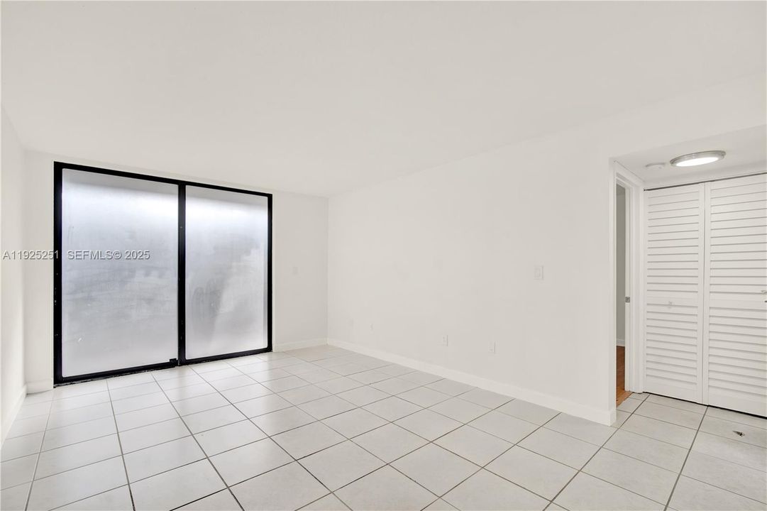 For Rent: $2,100 (2 beds, 1 baths, 760 Square Feet)