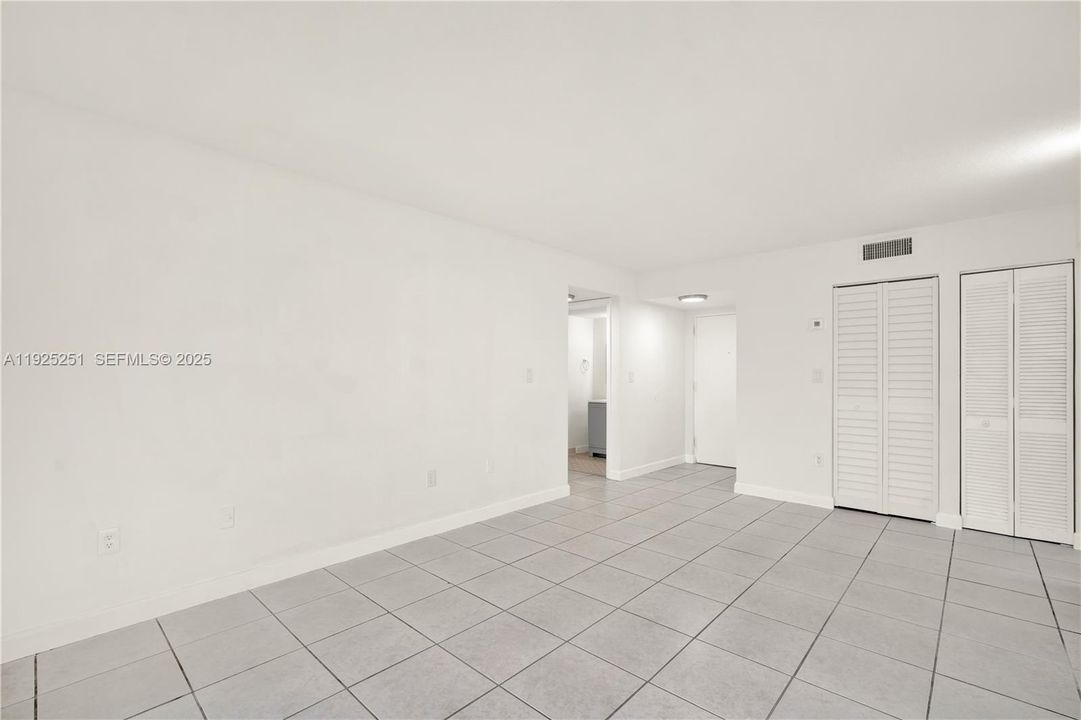 For Rent: $2,100 (2 beds, 1 baths, 760 Square Feet)