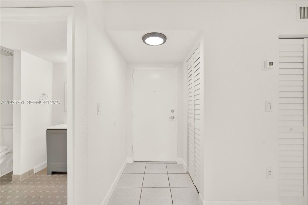 For Rent: $2,100 (2 beds, 1 baths, 760 Square Feet)