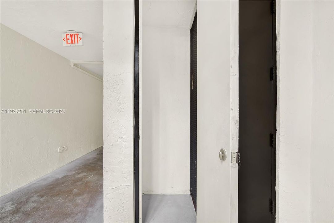 For Rent: $2,100 (2 beds, 1 baths, 760 Square Feet)